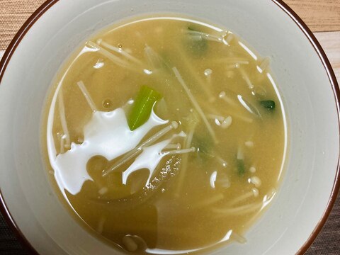 エノキ小松菜玉ねぎの味噌汁